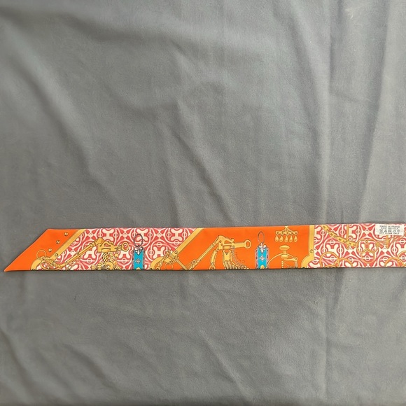 Hermes scarf 33x2”
Wore one time only. Excellent condition - Picture 6 of 10